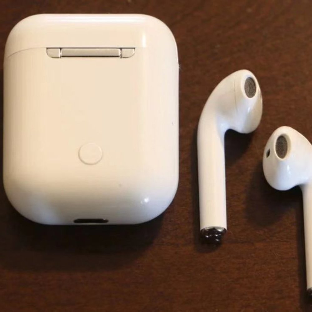 True Wireless Earbuds - Picture 3 of 4